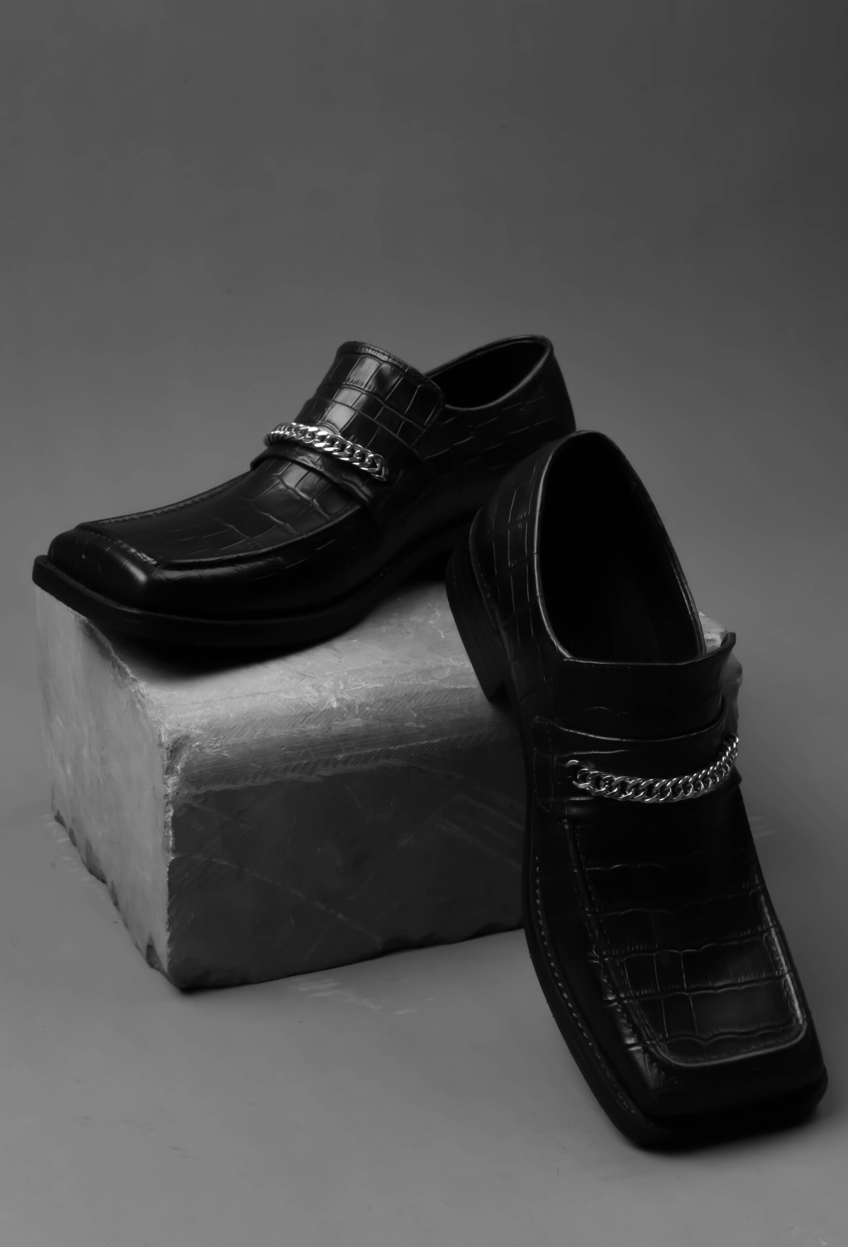 CROCODILE-PRINT SQUARE TOE LOAFER - Ảnh 13