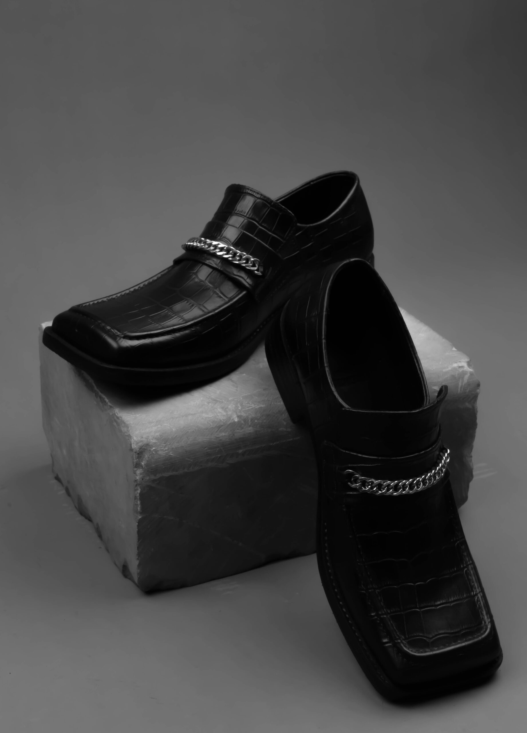 CROCODILE-PRINT SQUARE TOE LOAFER - Ảnh 14