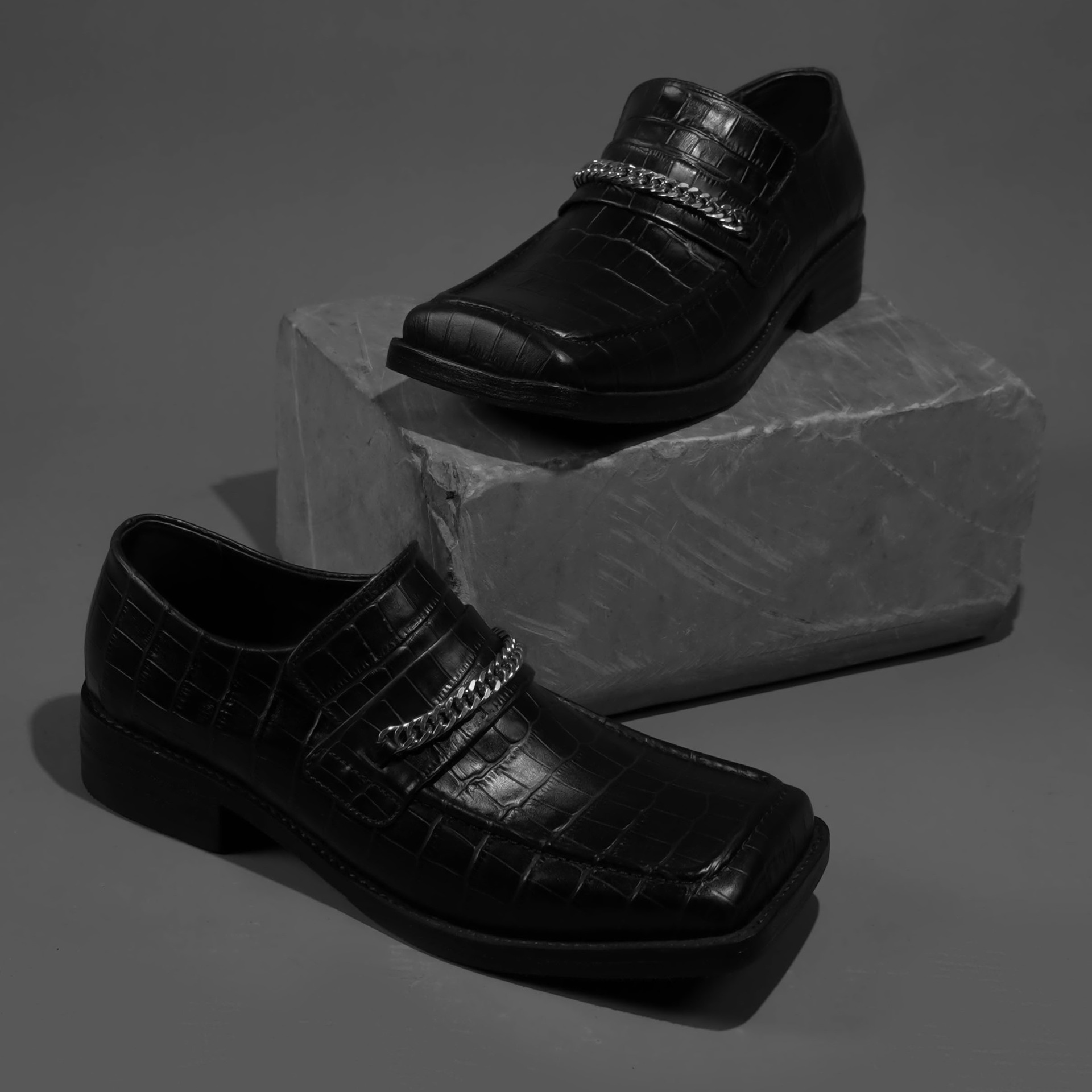 CROCODILE-PRINT SQUARE TOE LOAFER